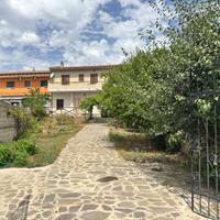 Casa indipendente con giardino