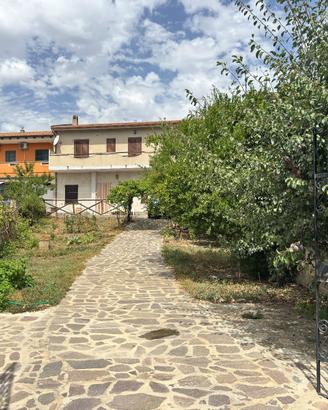 Casa indipendente con giardino