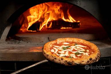 Pizzeria con forno a legna 