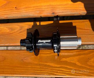 Hope Pro 5 - 6-Bolt - 12x142 - 24 fori