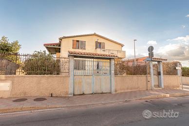 Villa indipendente con ampio giardino su 4 lati