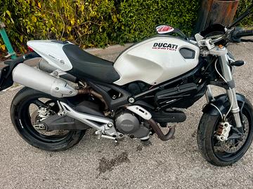 Ducati Monster 696