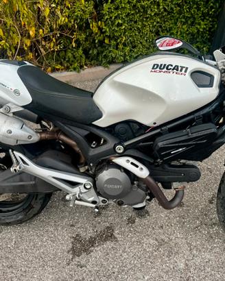 Ducati Monster 696