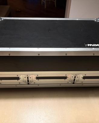 Flight Case Magma per Console DJ con ruote