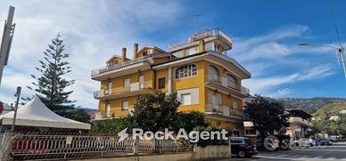 USO STUDIO IN POSIZIONE STRATEGICA