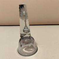 Fermacarte in cristallo a forma di obelisco