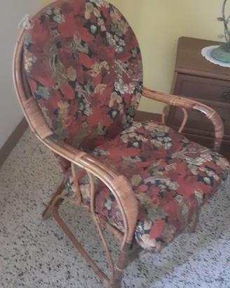 Poltrona in vimini con imbottitura 