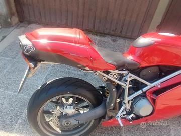 Moto 749