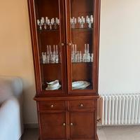 Mobile con vetrina a due ante