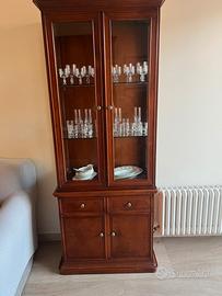 Mobile con vetrina a due ante