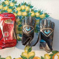 Vari guanti da portiere