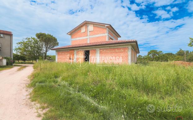 CASA INDIPENDENTE IN ZONA CELLA