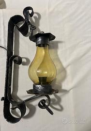 Lampada da muro in ferro battuto