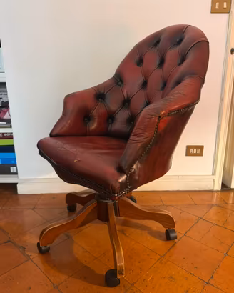 Poltrona chesterfield girevole pelle vintage