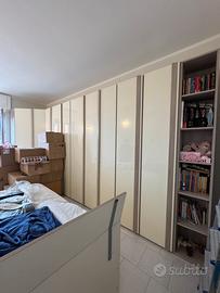 Camera matrimoniale con letto contenitore