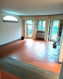 Villa di 220 m² con più di 5 locali e box auto dop