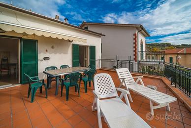 La terrazza a seccheto sul mare