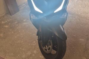 Kymco Xciting 400i VS