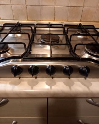 Dal primo maggio cucina con elettrodomestici e tav