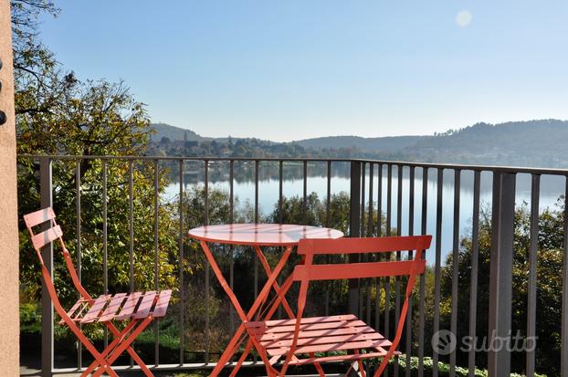 Trilocale ristrutturato con vista lago e piscina