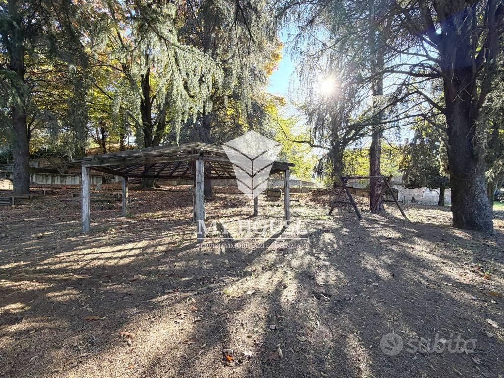 Rustico / Casale di 463 m² con più di 5 locali e b - Vista 4