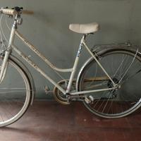 Lotto 4 biciclette , due da donna e due da bambino