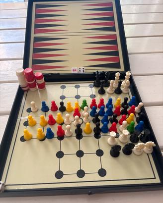 Giochi a tavolino, dama , scacchi