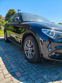 STELVIO 2.2 Turbo Diesel 180CV AT8 Q4 BUSINESS