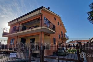 Villetta bifamiliare con giardino a Solicchiata