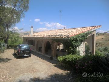 Villa unifamiliare a Castellana Sicula