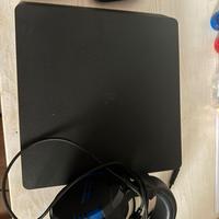 PLAYSTATION 4