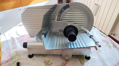 Affettatrice per salumi ed affettati Berera S220