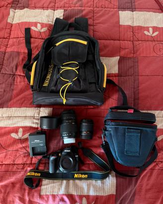 Nikon D3400 con due obbiettivi, paraluce e zaino