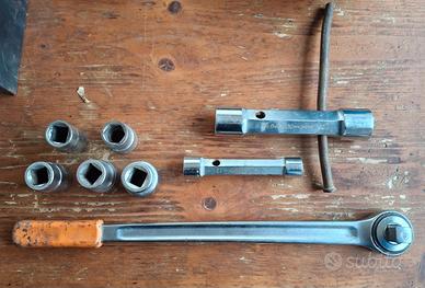 Cricca con set di boccole grandi con chiavi a tubo