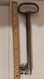 Antica chiave in ferro forgiato a mano.