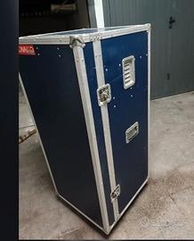 baule  equitazione  e sella  salto ad ostacoli