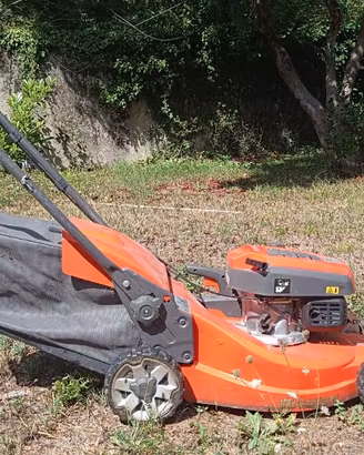 Tagliaerba semovente Husqvarna LC 247S