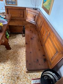 Panca ad angolo in legno massello con contenitore