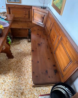 Panca ad angolo in legno massello con contenitore