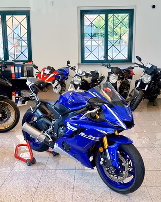 YAMAHA YZF R6 NUOVA CON 328KM FINANZIABILE
