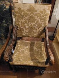 Poltrona / Seggiolone antica in noce del ‘600 – pe