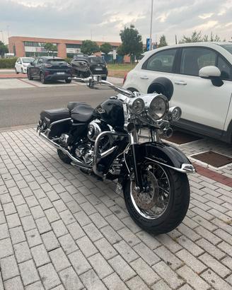 Harley davidson touring road king