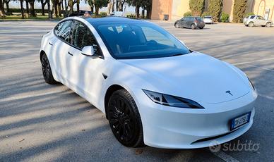 Tesla Model 3 Highland premium RWD in garanzia 
