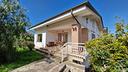 villa-di-250-m²-con-piu-di-5-locali-e-box-auto-dop