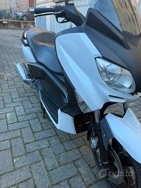 Yamaha x Max 250