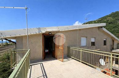 2 LOCALI A FALCONARA ALBANESE