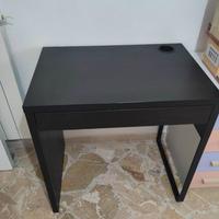 Scrivania Micke Ikea marrone-nero