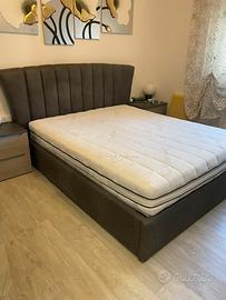 Letto matrimoniale con cassettone