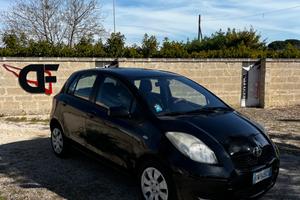 Toyota Yaris 1.4 D-4D DPF 5 porte Sol in o stato!!