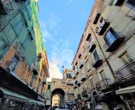 2 LOCALI A NAPOLI